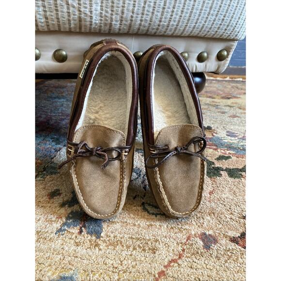 L.L. Bean Shearling Brown Leather Moccasin Slippers Loafer Women’s Size 6 - Picture 1 of 14